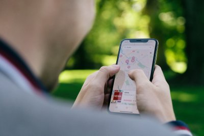 Met een eSIM betaal je nooit meer te veel op vakantie
